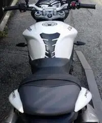 TRIUMPH Street Triple TRIUMPH Street Triple