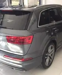 Q7 3.0TDIQuattro Tiptronic Business Plus Q7 3.0TDIQuattro Tiptronic Business Plus