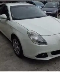 ALFA ROMEO Giulietta 2.0 JTDm-2 170 CV Distinctive ALFA ROMEO Giulietta 2.0 JTDm-2 170 CV Distinctive