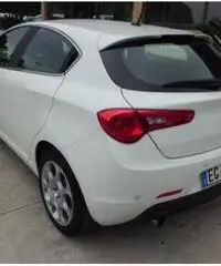 ALFA ROMEO Giulietta 2.0 JTDm-2 170 CV Distinctive ALFA ROMEO Giulietta 2.0 JTDm-2 170 CV Distinctive