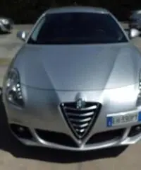 ALFA ROMEO Giulietta 2.0 JTDm-2 140 CV Distinctive ALFA ROMEO Giulietta 2.0 JTDm-2 140 CV Distinctive