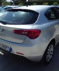 ALFA ROMEO Giulietta 2.0 JTDm-2 140 CV Distinctive ALFA ROMEO Giulietta 2.0 JTDm-2 140 CV Distinctive