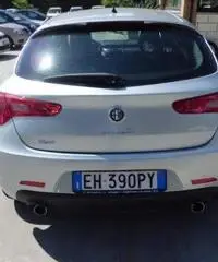 ALFA ROMEO Giulietta 2.0 JTDm-2 140 CV Distinctive ALFA ROMEO Giulietta 2.0 JTDm-2 140 CV Distinctive