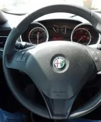ALFA ROMEO Giulietta 2.0 JTDm-2 140 CV Distinctive ALFA ROMEO Giulietta 2.0 JTDm-2 140 CV Distinctive