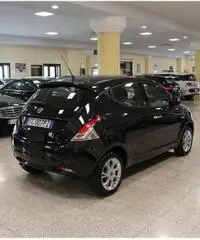 LANCIA Ypsilon NEW 1.2I 69CV E6 GPL ECOCHIC GOLD ( KM 0 )