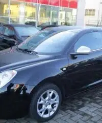 ALFA ROMEO MiTo 1.3 JTDm-2 95 CV S&S Distinctive ALFA ROMEO MiTo 1.3 JTDm-2 95 CV S&S Distinctive