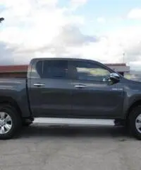 TOYOTA Hilux 2.4 D-4D 4WD 4p. DC Lounge -305-