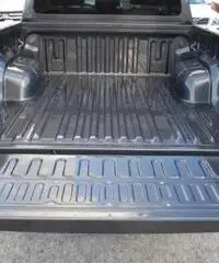 TOYOTA Hilux 2.4 D-4D 4WD 4p. DC Lounge -305 FL-