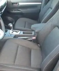 TOYOTA Hilux 2.4 D-4D 4WD 4p. DC Lounge -305 FL-