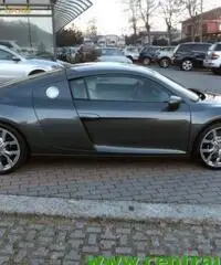 AUDI R8 4.2 V8 FSI quattro S tronic