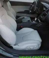 AUDI R8 4.2 V8 FSI quattro S tronic