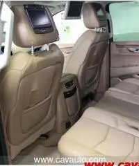 CADILLAC Escalade PLATINUM - 8 Posti - Disp. BI-FUEL GPL - Poss. 250 CADILLAC Escalade PLATINUM - 8 Posti - Disp. BI-FUEL GPL - Poss. 250