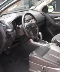 ISUZU D-Max 2.5 Crew Cab Quasar A/T 4WD