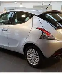 LANCIA Ypsilon 1.2 69 CV Gold 2015