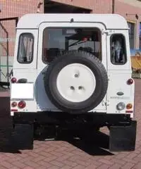 LAND ROVER Defender 90 2.4 TD4 Station Wagon E