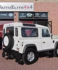 LAND ROVER Defender 90 2.4 TD4 Station Wagon E