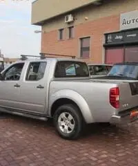 NISSAN Navara 2.5 dCi 4 porte Double Cab LE NISSAN Navara 2.5 dCi 4 porte Double Cab LE