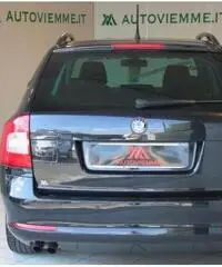 SKODA Octavia 2.0 TDI CR F.AP. Wagon Elegance Autocarro