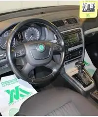 SKODA Octavia 2.0 TDI CR F.AP. Wagon Elegance Autocarro