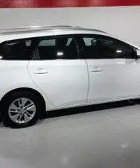 TOYOTA Auris Touring Sports 1.8 Hybrid Active Eco