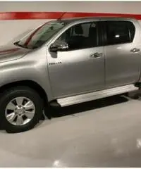 TOYOTA Hilux 2.4 D-4D 4WD 4 porte Double Cab Lounge
