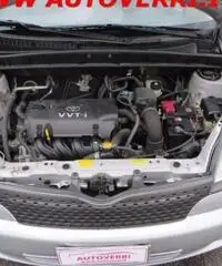 TOYOTA Yaris Verso 1.3i 16V cat Sol