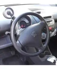 Peugeot 107 68cv 5P. Allure 2tronic sweet years