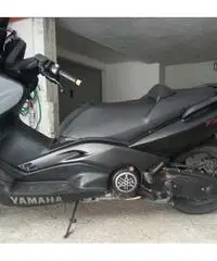 T_MAX 500 nero satinato e carbonio