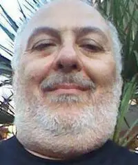 Uomo serio cerca Donna seria per storia e convivenza Uomo serio cerca Donna seria per storia e convivenza