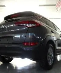 HYUNDAI Tucson 1.7 CRDi XPossible + Pelle e Tetto Apribile - KM0