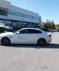 JAGUAR XE 2.0 D Turbo 180CV AWD AUTOM. SOLO 2500 KM !!