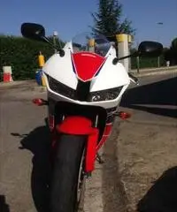 Honda CBR600RR 2012 con carene 2013