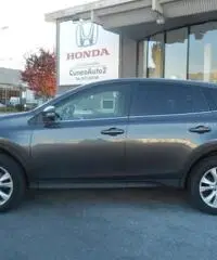 TOYOTA RAV 4 RAV4 2.2 D-4D 4WD Lounge