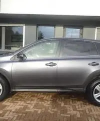 TOYOTA RAV 4 RAV4 2.0 D-4D 2WD STYLE