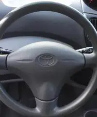TOYOTA Yaris Verso 1.3i 16V cat Sol