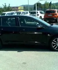 VOLKSWAGEN Golf 1.6 TDI 110 CV 5p. Business BlueMotion VOLKSWAGEN Golf 1.6 TDI 110 CV 5p. Business BlueMotion