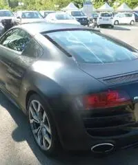 AUDI R8 5.2 V10 FSI quattro R tronic AUDI R8 5.2 V10 FSI quattro R tronic