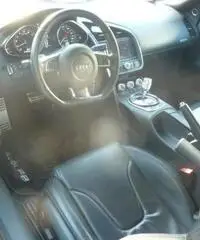 AUDI R8 5.2 V10 FSI quattro R tronic AUDI R8 5.2 V10 FSI quattro R tronic