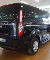 FORD Tourneo Custom 300 2.2 TDCi 125CV PC Limited FORD Tourneo Custom 300 2.2 TDCi 125CV PC Limited