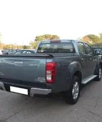 ISUZU D-Max 2.5 Crew Cab Solar 4WD