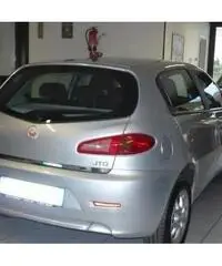 Alfa Romeo 147 1.9 JTD 5P. Distinctive
