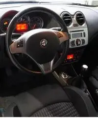 Alfa Romeo MiTo Diesel 1.6 jtdm Distinctive sp.pack 120cv Alfa Romeo MiTo Diesel 1.6 jtdm Distinctive sp.pack 120cv