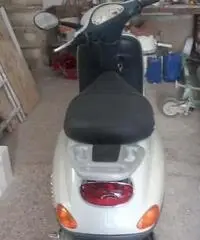 Vespa scuter a 4 tempi 2002 Vespa scuter a 4 tempi 2002