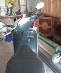Vespa scuter a 4 tempi 2002 Vespa scuter a 4 tempi 2002