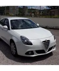 ALFA ROMEO Giulietta 1.6 JTDm-2 105 CV Distinctive ALFA ROMEO Giulietta 1.6 JTDm-2 105 CV Distinctive
