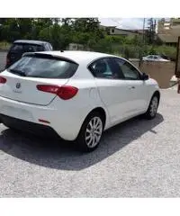ALFA ROMEO Giulietta 1.6 JTDm-2 105 CV Distinctive ALFA ROMEO Giulietta 1.6 JTDm-2 105 CV Distinctive
