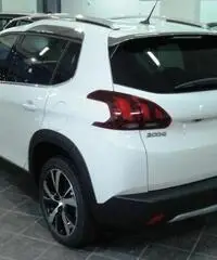 PEUGEOT 2008 SUV BlueHDi 100 Allure