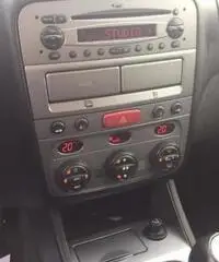 ALFA ROMEO 147 1.9 JTD (120) 5 porte ALFA ROMEO 147 1.9 JTD (120) 5 porte