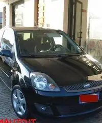 FORD Fiesta 1.2 16V 3p. Ghia !!!!