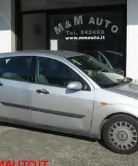 FORD Focus 1.6i 16V cat 5p. Ambiente FORD Focus 1.6i 16V cat 5p. Ambiente